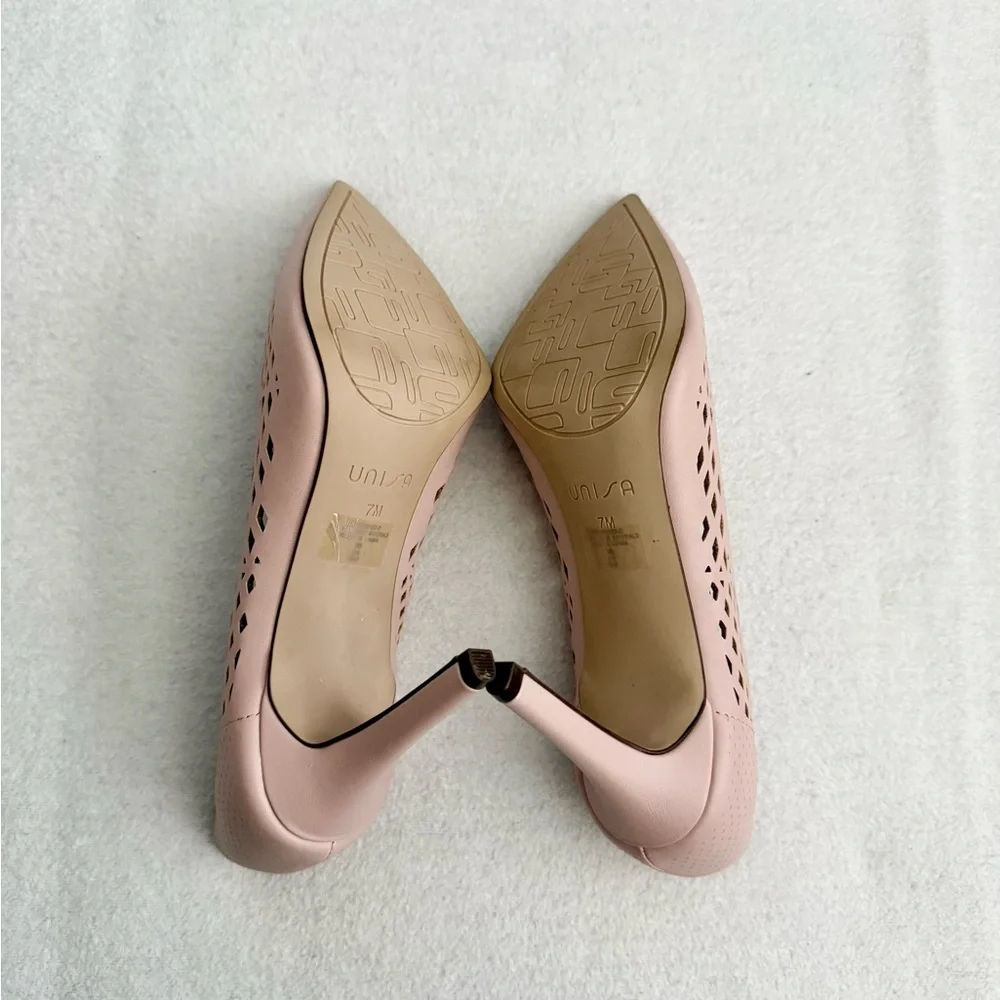 Pink Perforated Pointed Toe Heels Women’s Size 7M